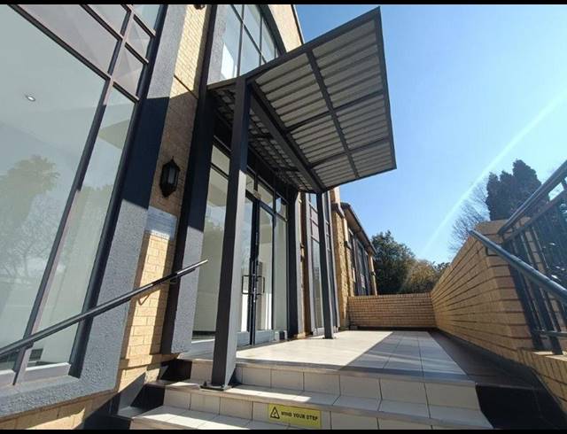 BUSINESS PROPERTY TO RENT IN BRYANSTON